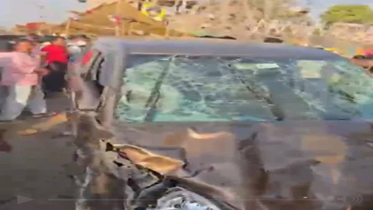 BIG BREAKING: अनियंत्रित होकर पलटी कार, 8 लोग गंभीर रुप से घायल