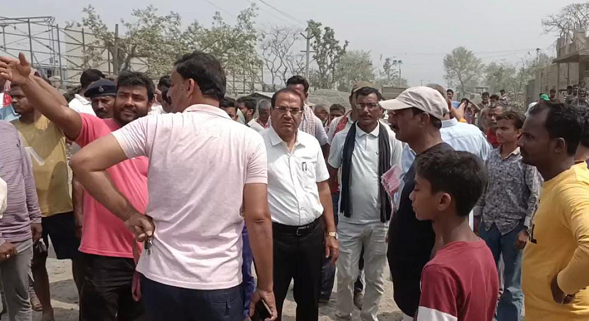 साहिबगंज: जर्जर सड़क को लेकर ग्रामीणों का फूटा गुस्सा, मिर्जाचौकी–रक्सी स्थान तक घंटों सड़क जाम