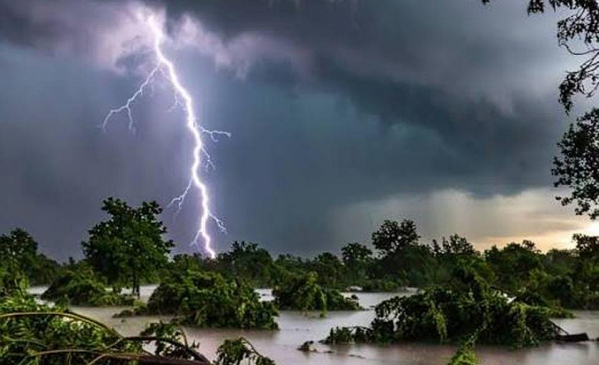 Weather Alert:आज झारखंड में भारी तबाही मचा सकता है मौसम, इन 17 जिलों में बारिश और वज्रपात का अलर्ट
