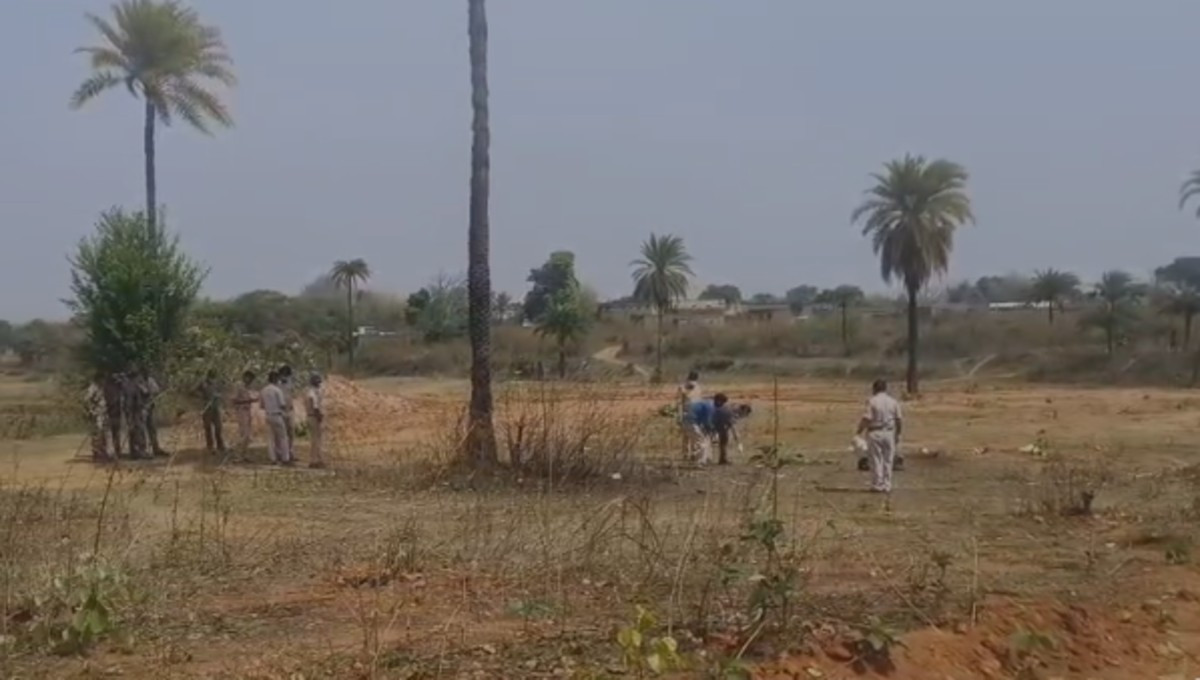 देवघर में शख्स का सिर कटा शव बरामद, रिखिया के ठाढ़ी गांव में सनसनी