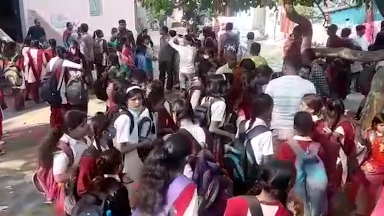 धनबाद के स्कूल में भूत ! अफवाह से डर कर स्कूल छोड़ भागे बच्चे