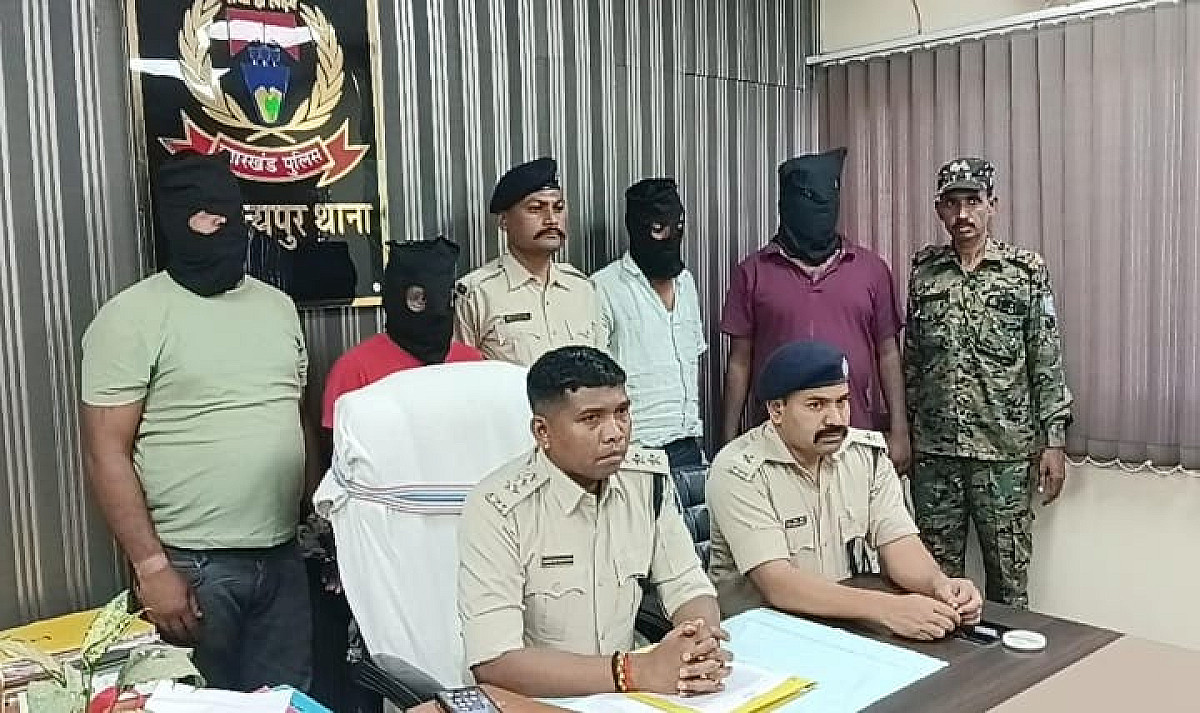 अपराधिक घटना को अंजाम देने की योजना बना रहे अपराधी, पुलिस ने चार को किया गिरफ्तार