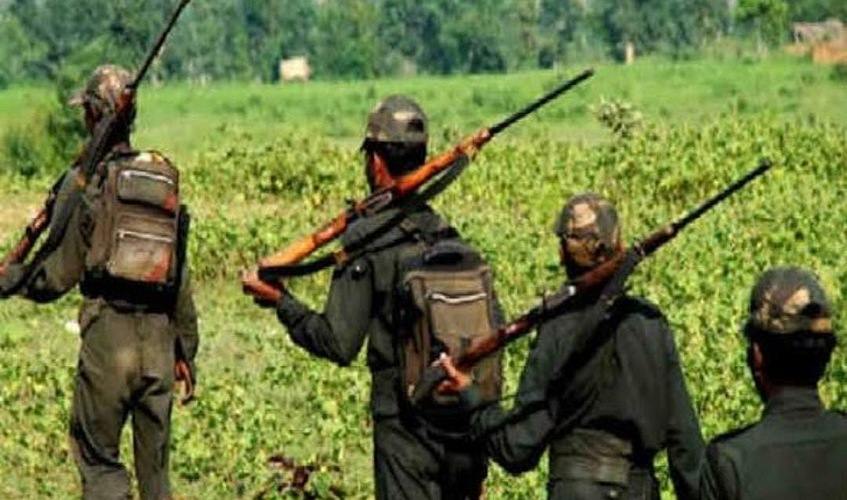 सारंडा में सुरक्षा बलों के दबाव से टूटा नक्सलियों का हौसला, आत्मसमर्पण की तैयारी में आधा दर्जन से अधिक उग्रवादी