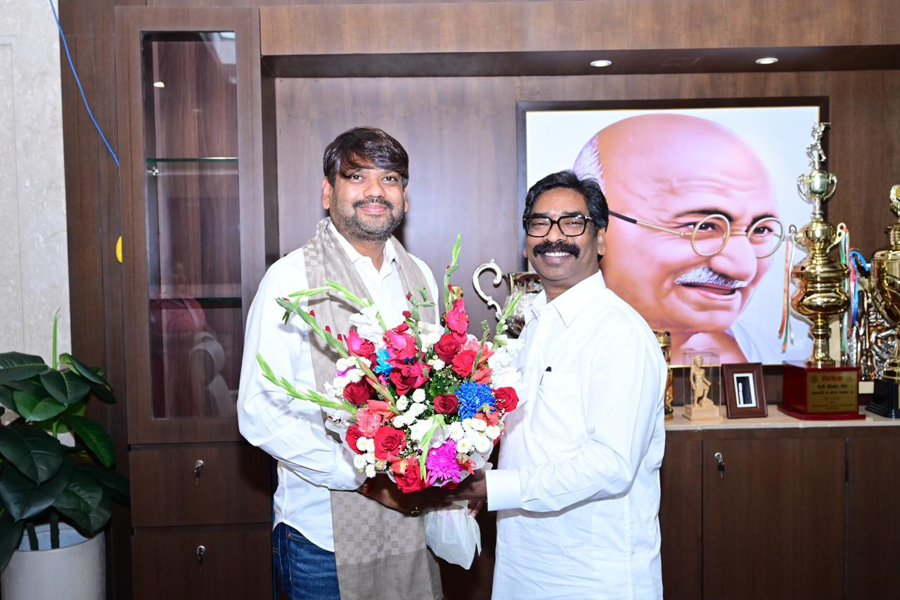 धनबाद के साथ झारखंड की राजनीति पर भी नजर : संजीव सिंह मिले सीएम से ,क्या हुई बात ,क्यों कर रहे रांची में कैंप