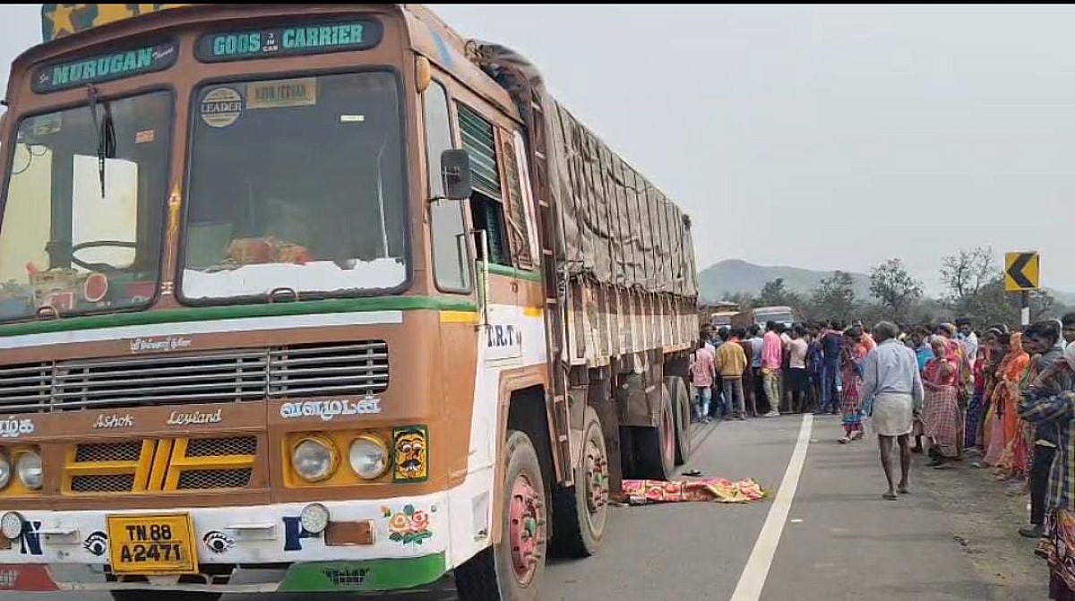 चांडिल में भीषण सड़क हादसा, महिला की मौत, दो घायल, मुआवजे की मांग पर सड़क जाम