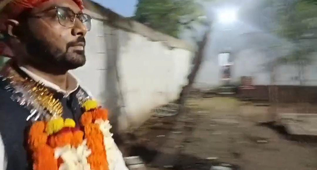 बाघमारा के लाल शुभम का जमुआटांड में जोरदार स्वागत, UPSC में 142वीं रैंक पाकर लौटे घर