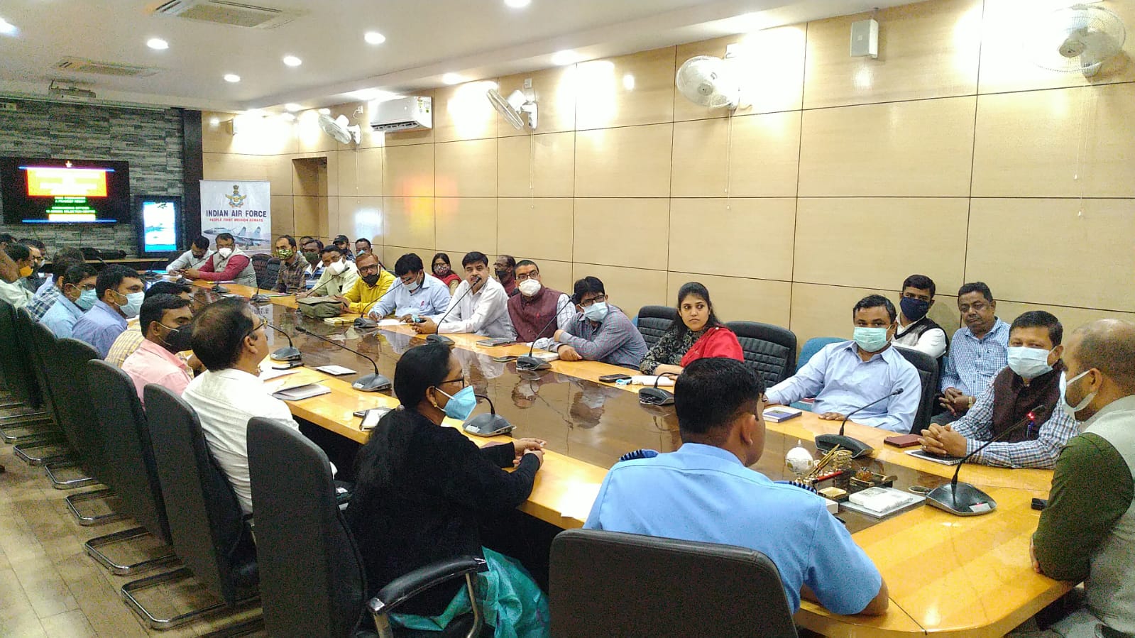 भारतीय वायु सेना की प्रचार और जागरूकता संगोष्ठी में डीसी ने छात्रों का बढ़ाया मनोबल, कहा -  जज्बा और जुनून है तो बन सकते हैं पायलट