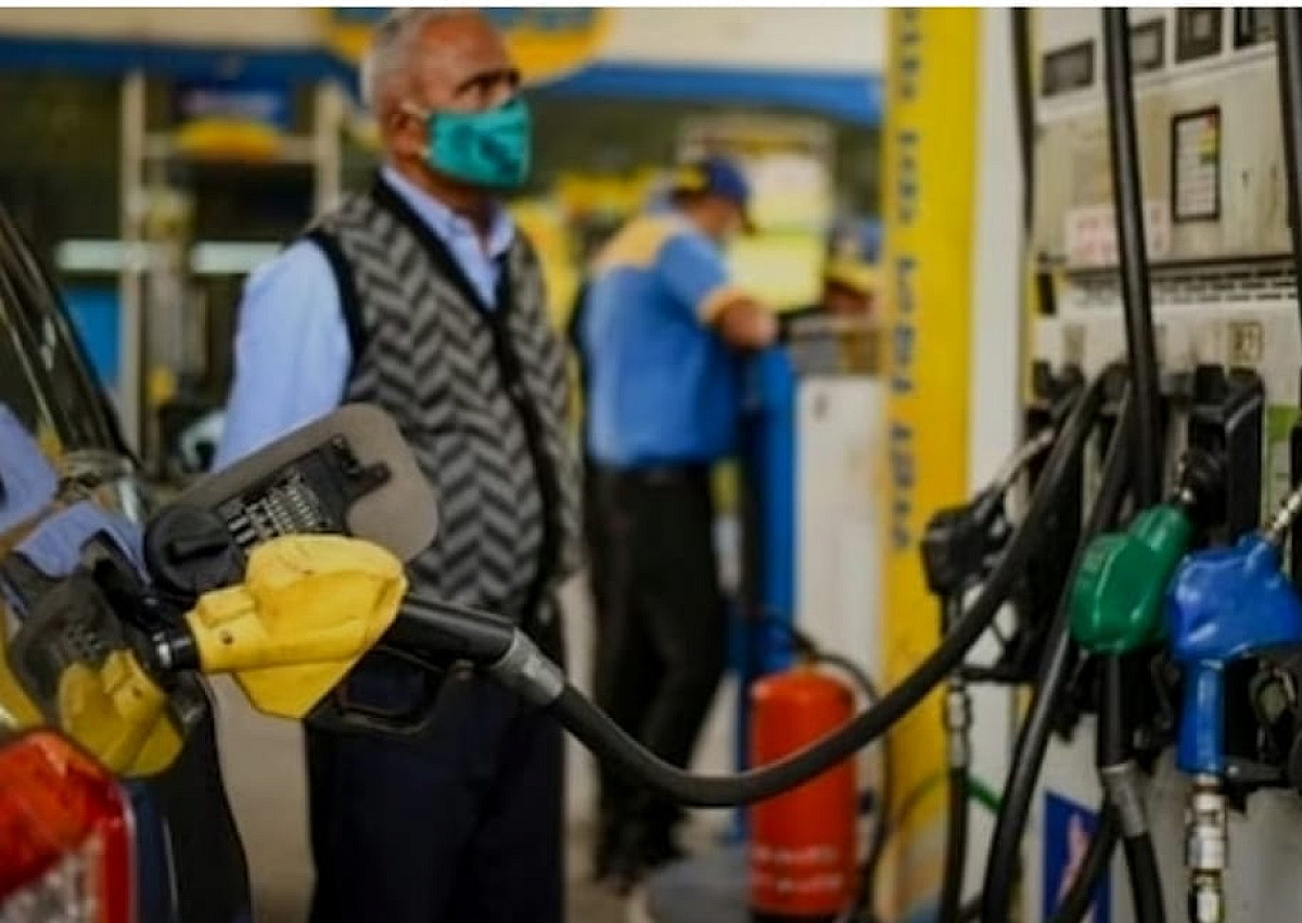डीजल में 22 रुपए की वृद्धि से आम लोगों की जेब पर ऐसे पड़ेगा भारी बोझ,महंगाई डायन और अधिक सताएगी