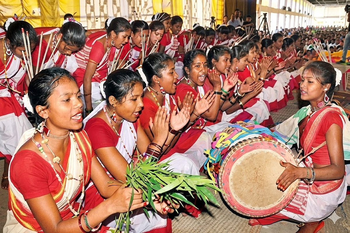 क्यों मनाया जाता है सरहुल, किसकी होती है पूजा और क्यों पहनी जाती है लाल पाढ़ की साड़ी, जानिए सरहुल का खास महत्व