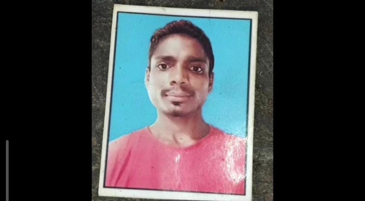 क्वार्टर में खून से लथपथ मिला युवक का शव, परिजन कीर्तन से लौटे तो सामने आया खौफनाक मंजर