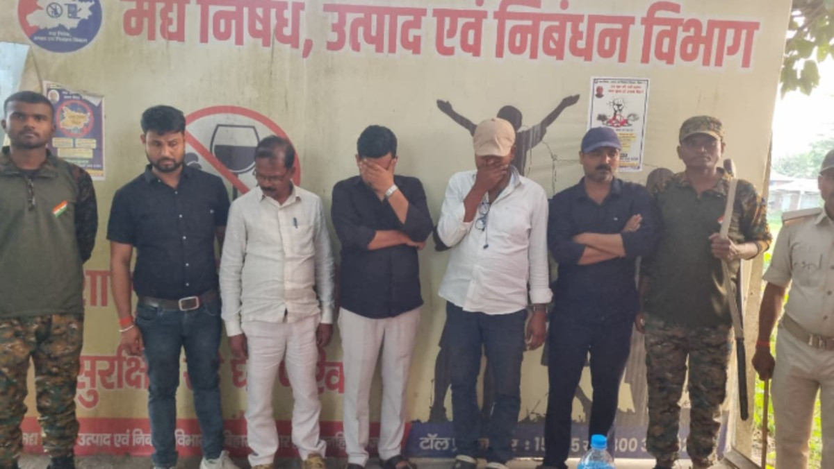 सुपौल में नेपाल से लौटते ही धराए 5 शिक्षक, भीमनगर बॉर्डर पर शराब के नशे में गिरफ्तार