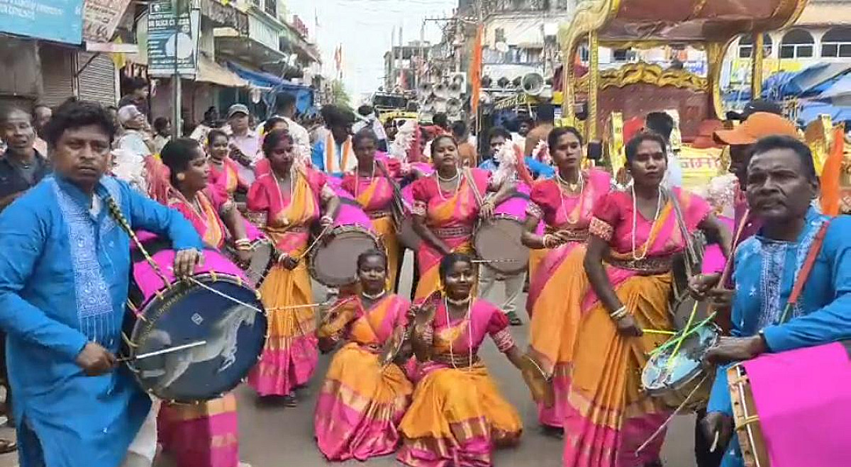 रामनवमी पर दुमका में भक्ति की धूम, शोभा यात्रा में दिखा भव्य उत्साह