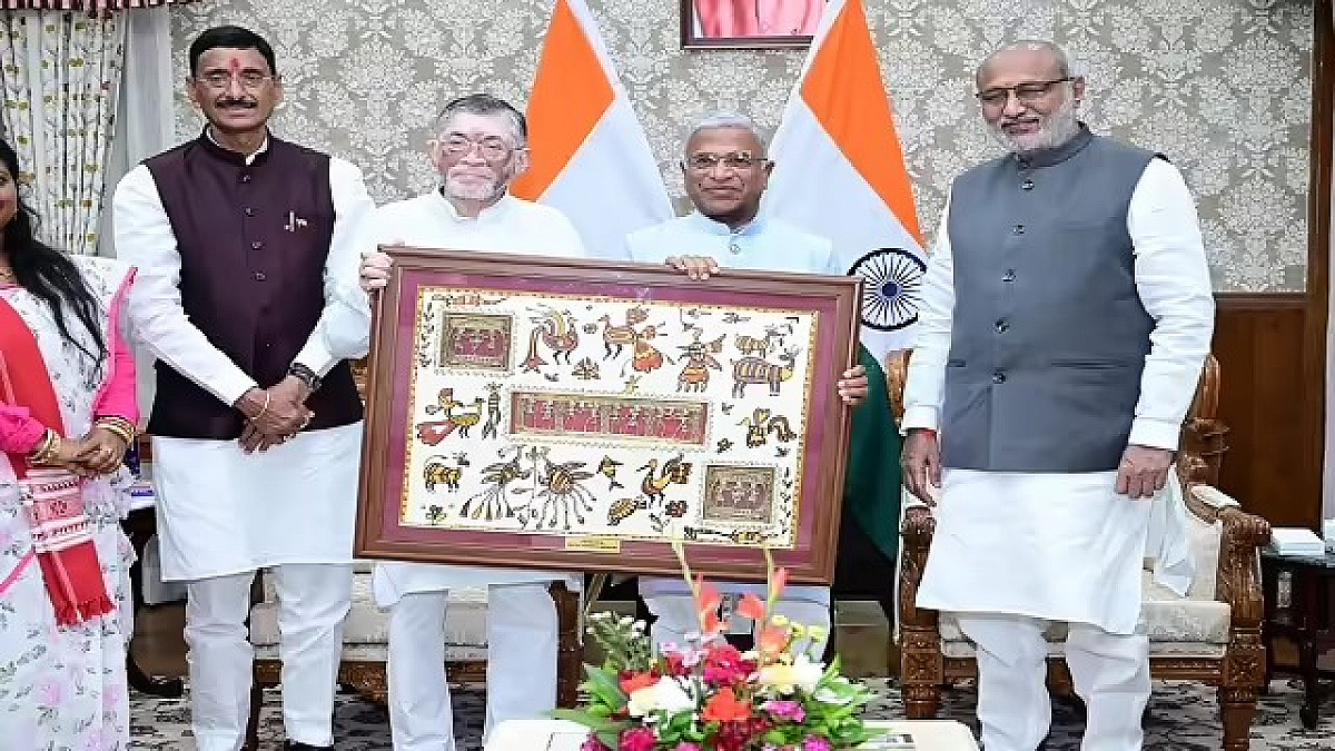 लोक भवन में खास मुलाकात, उपराष्ट्रपति को राज्यपाल ने भेंट किया स्मृति-चिह्न