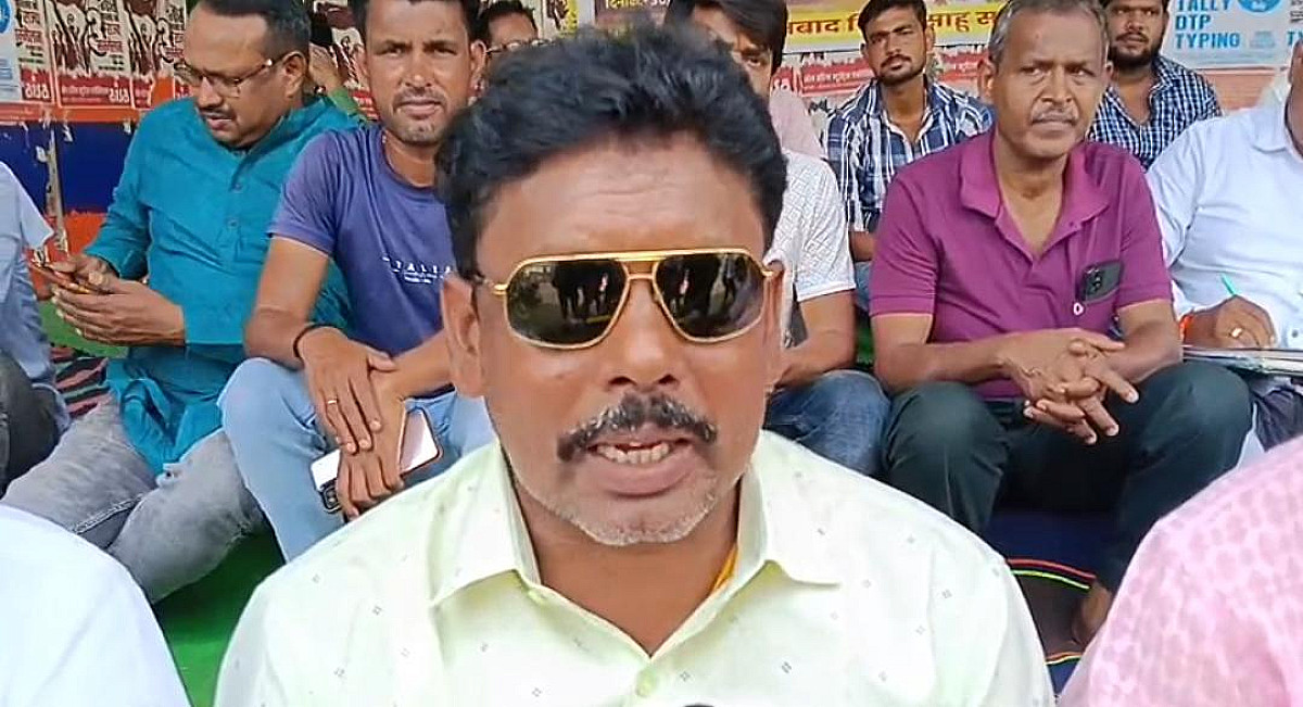 पूर्व विधायक अंबा प्रसाद के घर तोड़े जाने के मामले ने पकड़ा तूल, विरोध में धनबाद में उग्र प्रदर्शन