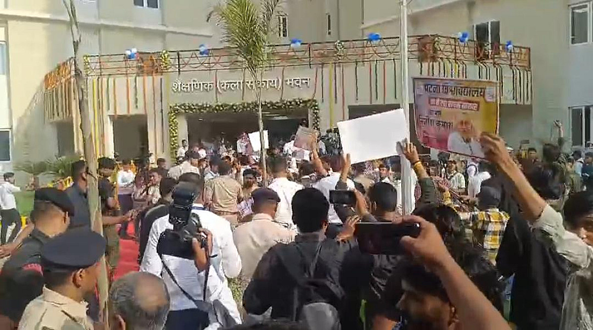 बड़ी खबर : नीतीश कुमार के कार्यक्रम में छात्रों का हंगामा , पढ़े क्यों लगाये गए 'सम्राट चौधरी गो बैक के नारे'