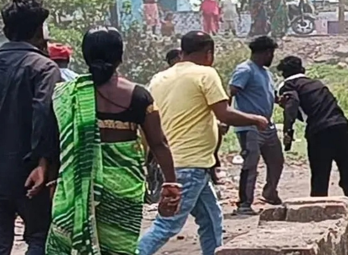 Dhanbad Update: धंसान प्रभावित सोनरडीह में भारी पथराव,निशाने पर कोयला अधिकारी!