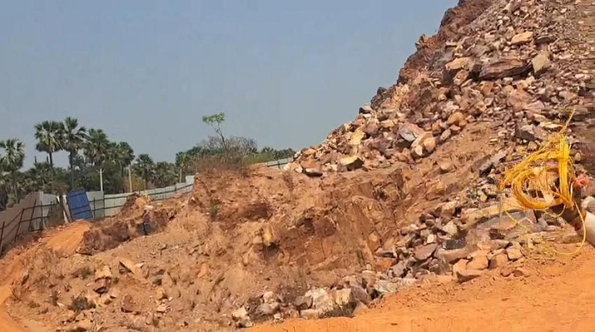 फिर विवादों से में घीरी शेखपुरा की चकंदरा पहाड़ी, हैवी ब्लास्टिंग से दहशत, पढ़े क्या है स्थानीय लोगों का आरोप