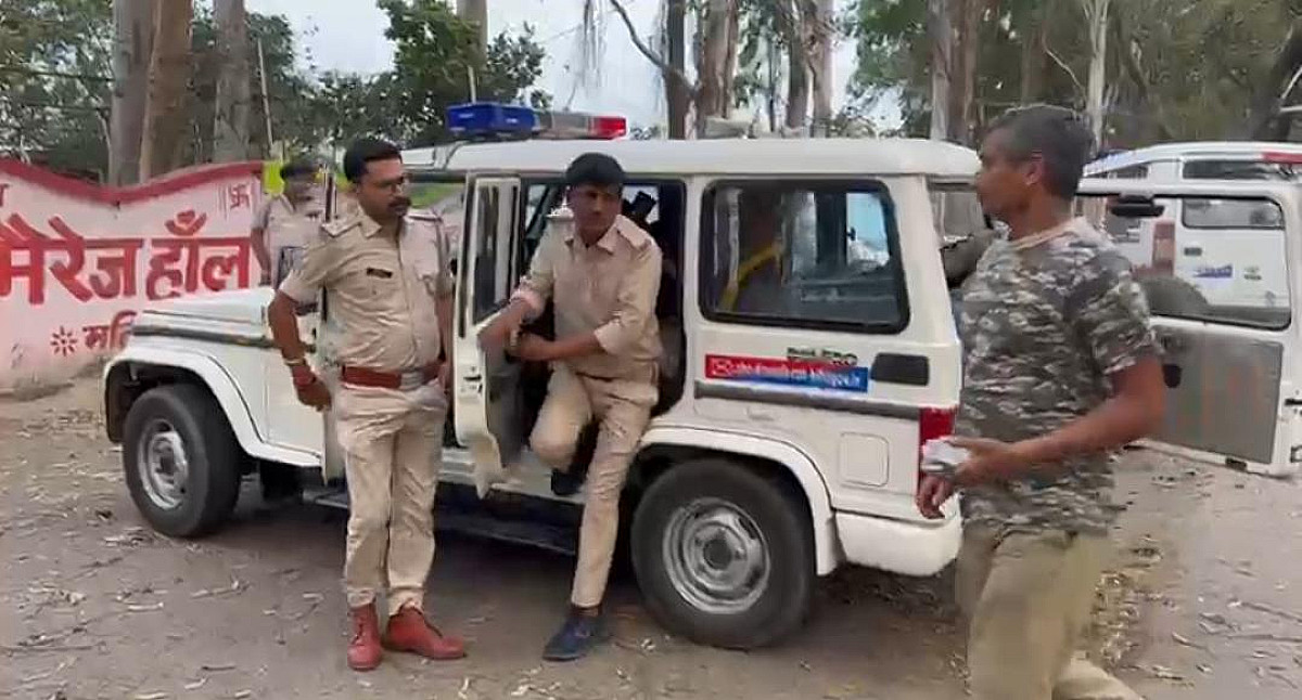 हे भगवान ! मैरिज हॉल में चल रहा था जिस्मफरोशी का गंदा काम! जैसे ही पहुंची पुलिस उड़ गए होश