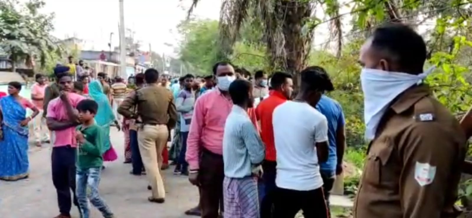 धनबाद के चिरकुंडा में अज्ञात महिला का शव बरामद ,हत्या की आशंका से इलाके में सनसनी