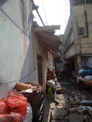 कतरास में बड़ा हादसा, मकान हुआ जमींदोज, बाल-बाल बचे लोग