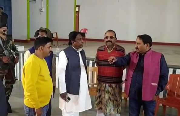 दुमका के इन्डोर स्टेडियम में कांग्रेस का प्रमंडल स्तरीय संवाद कार्यक्रम कल, मंत्री आलमगीर आलम ने कार्यक्रम स्थल पहुंचकर तैयारियों का लिया जायजा