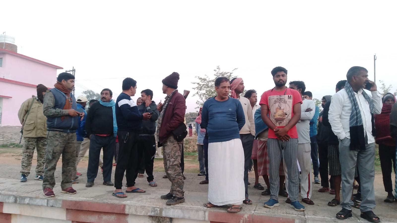 पटरी पर  इस हाल में मिला शव, हादसा या आत्महत्या !