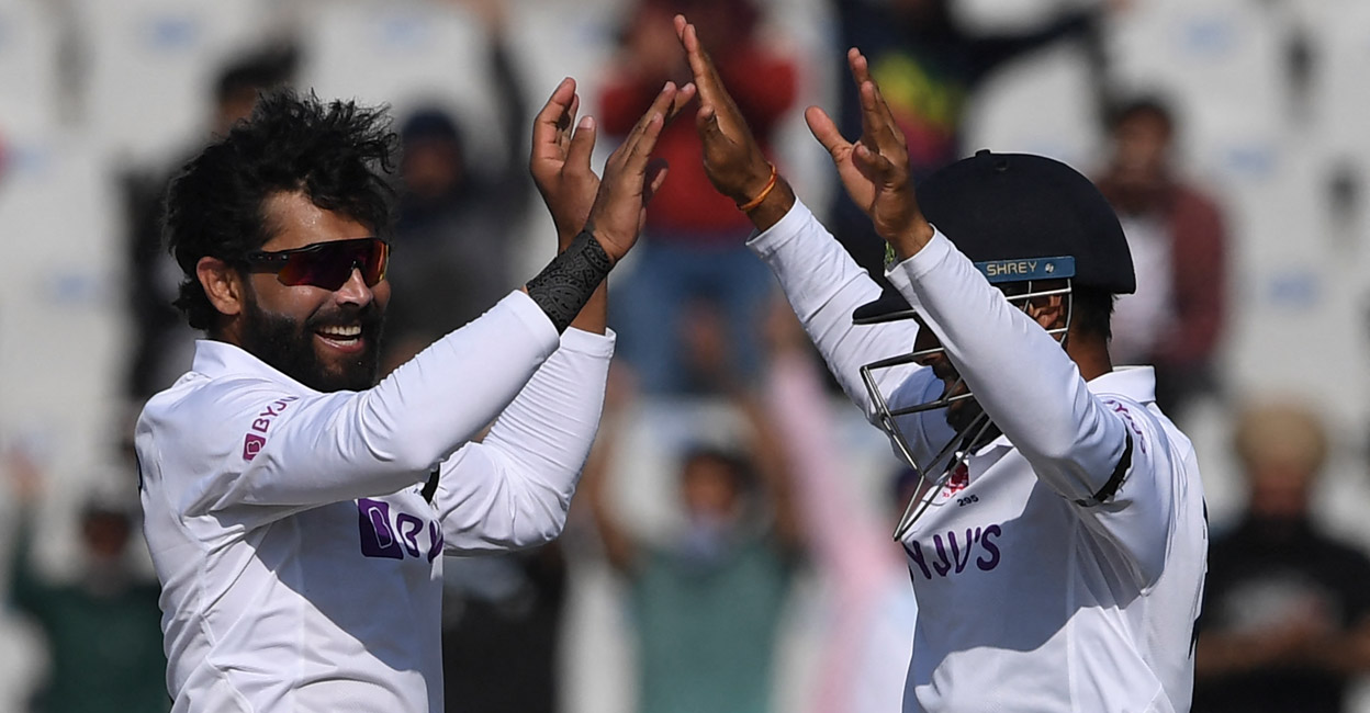 IND vs SL सीरीज:  गेंदबाजी में भी जडेजा ने दिखाया अपना करिश्मा, पहले बनाए नाबाद 175 रन, फिर झटके 5 विकेट