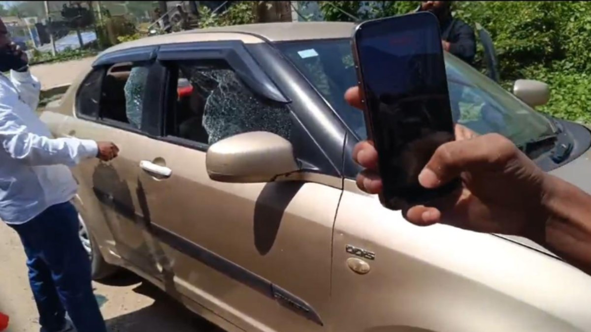 जमशेदपुर में लिफ्ट न देने पर बवाल : युवकों ने कार पर किया हमला, परिवार से मारपीट