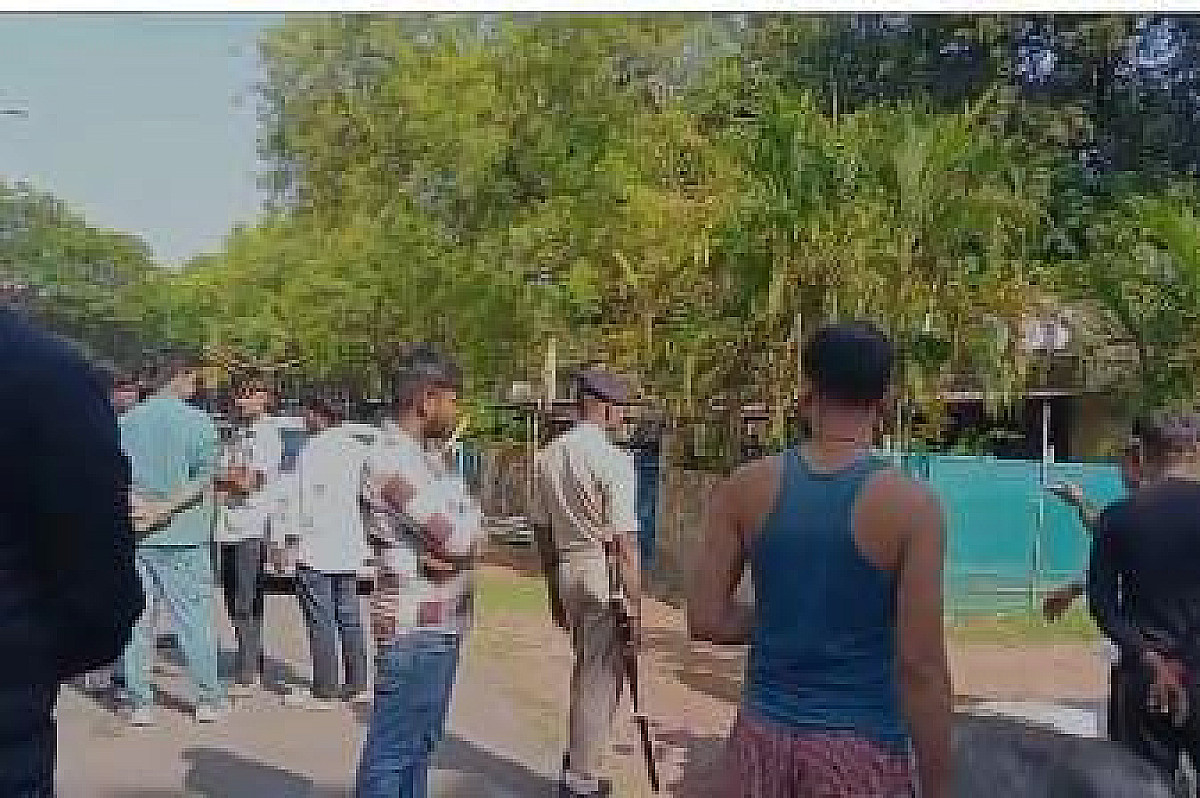 जमशेदपुर में रफ्तार कहर, दीवार तोड़ घर में घुसी कार, मचा हड़कंप,बड़ी घटना टली