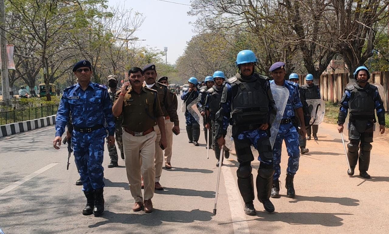 झारखंड बंद का आंशिक असर, चौक-चौराहों पर पुलिस बल तैनात, कई इलाकों में फ्लैग मार्च