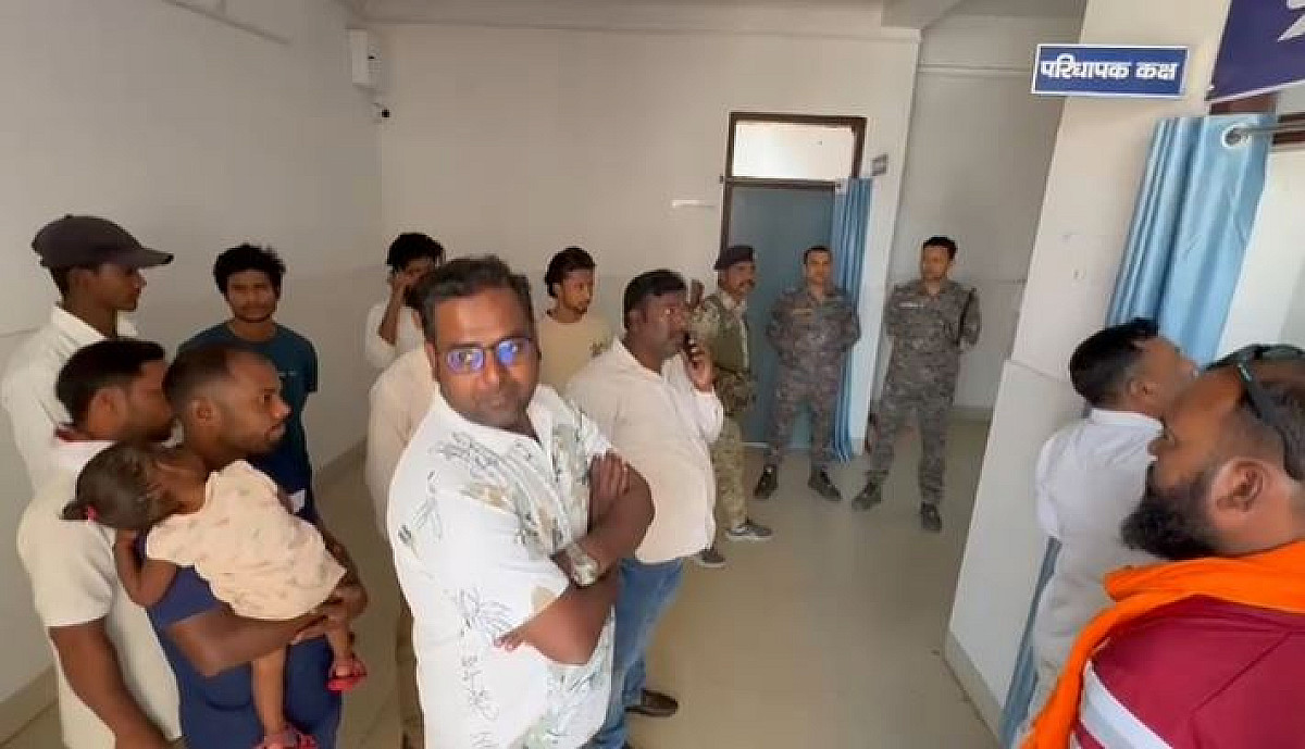 पलामू में CSPसंचालक से 3 लाख की लूट ,विरोध करने पर पति पत्नी को मारी गोली  