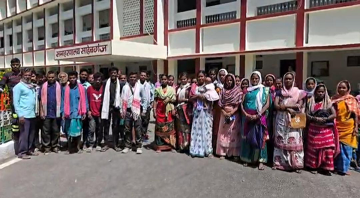 साहिबगंज में डीसी ने मुलाकात नहीं होने पर आक्रोशित हुए ग्रामीण,जमकर किया हंगामा