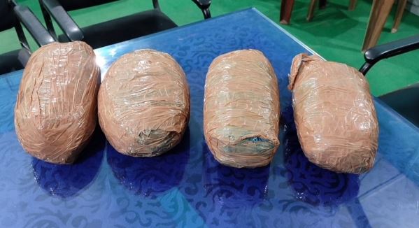 राउरकेला से सासाराम जा रही बस में लातेहार पुलिस की छापेमारी, 4 किलो गांजा बरामद