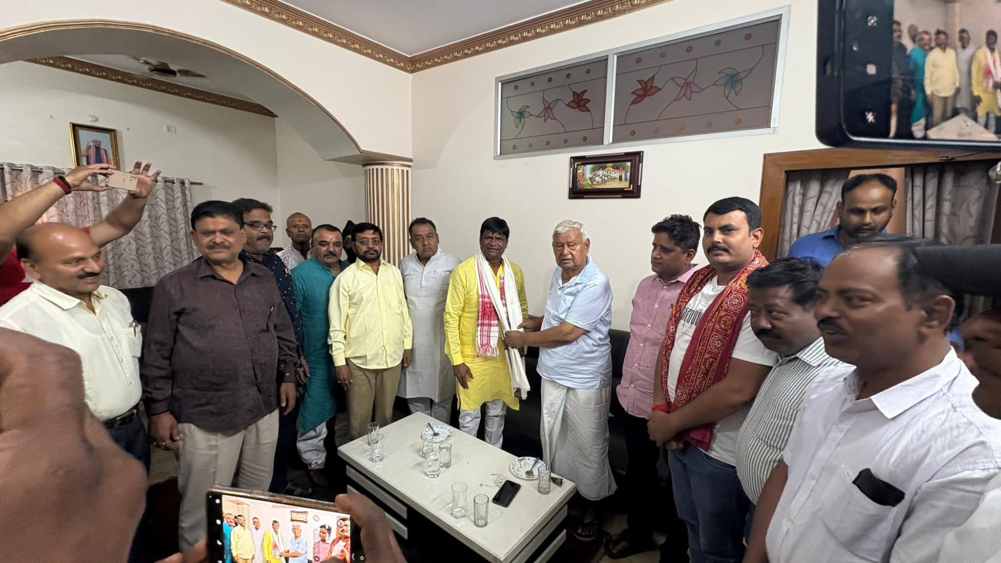 धनबाद भाजपा:"नरम -गरम मिजाज" के गलबहियां से कौन होगा इन -कौन होगा आउट , क्यों है नए समीकरण की चर्चा !