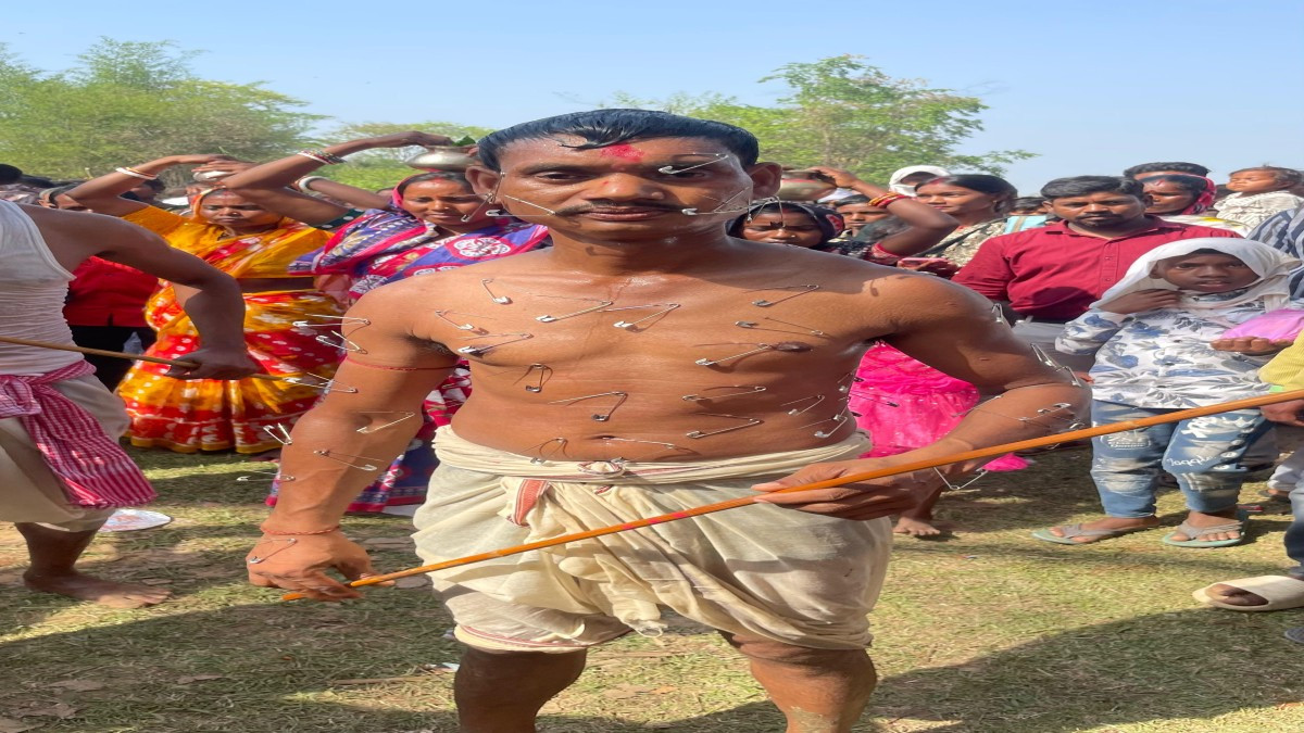 शिव भक्ति का दिखा अद्भुत समागम, शरीर में 151 आलपीन, जीभ में त्रिशूल के साथ भक्तों ने की आराधना