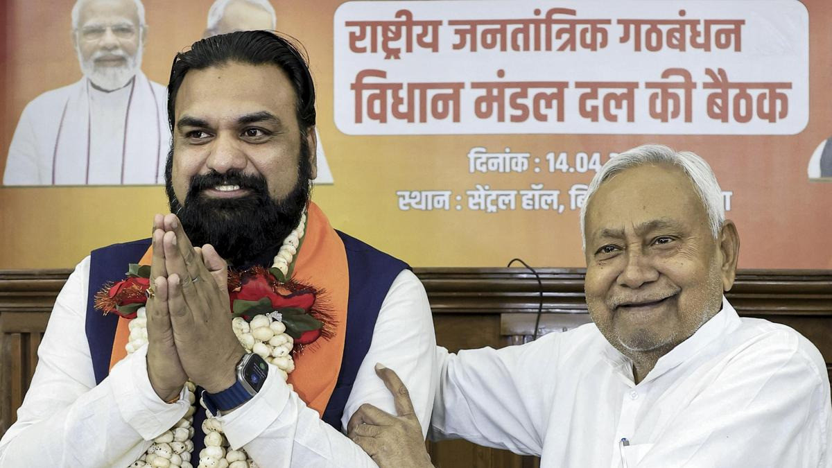 बिहार में सम्राट युग की शुरुआत: क्यों नए मुख्यमंत्री को भाजपा के लिए माना जा रहा है जश्न भी है और जोखिम भी ?