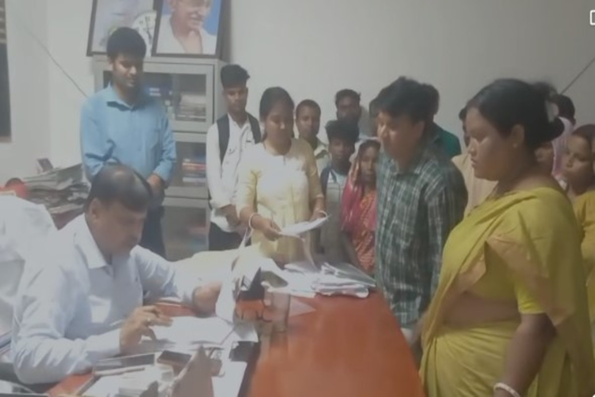 धनबाद सदर अस्पताल में मेडिकल सर्टिफिकेट  के नाम पर 1500 की वसूली,CS कार्यालय में हंगामा