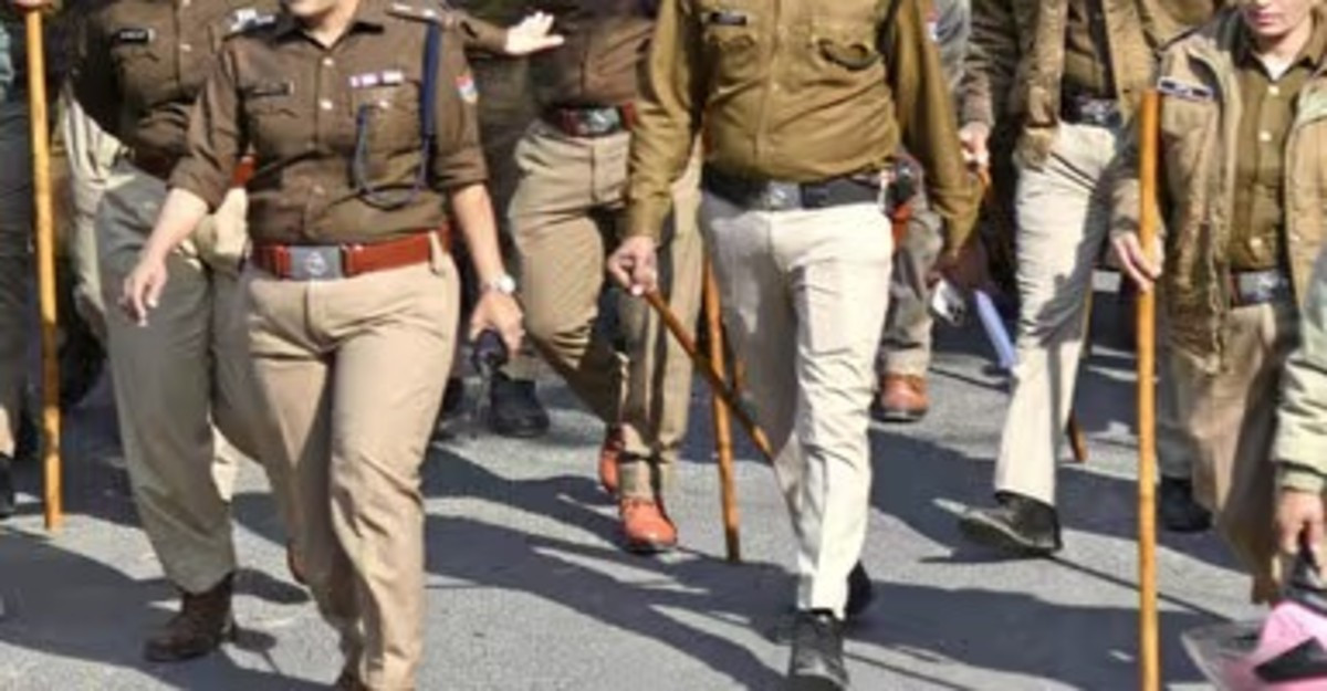 झारखंड पुलिस दो महीने से बिना वेतन के कर रही है काम, परिवार और ड्यूटी दोनों पर पड़ रहा असर