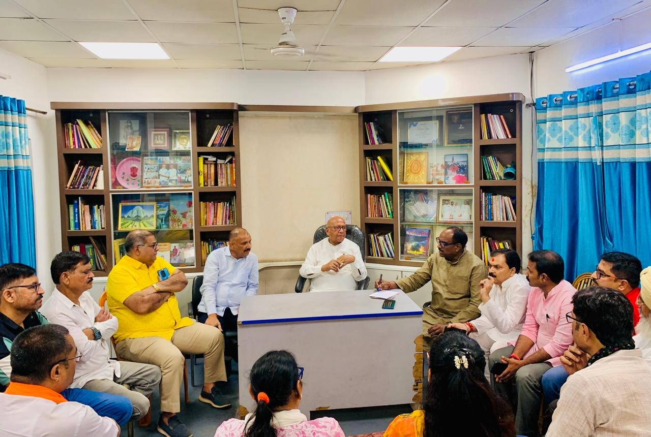 जमशेदपुर: ट्रेनों की लेटलतीफी से बढ़ी परेशानी, रेल यात्री संघर्ष समिति ने उठाया मुद्दा  