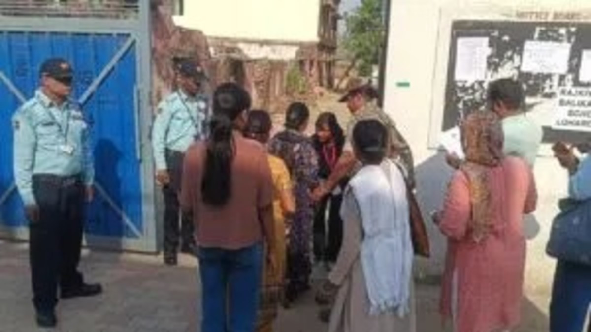 लोहरदगा में कड़ी सुरक्षा के बीच शुरू हुई JPSC परीक्षा, 4305 अभ्यर्थी हो रहे हैं शामिल