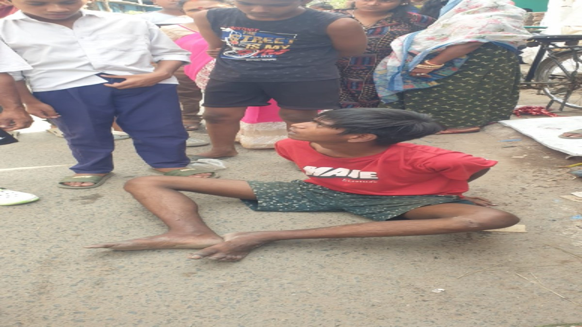 रांची के एक घर में चोरी करते युवक को लोगों ने रंगे हाथ पकड़ा, इलाके में मचा हड़कंप