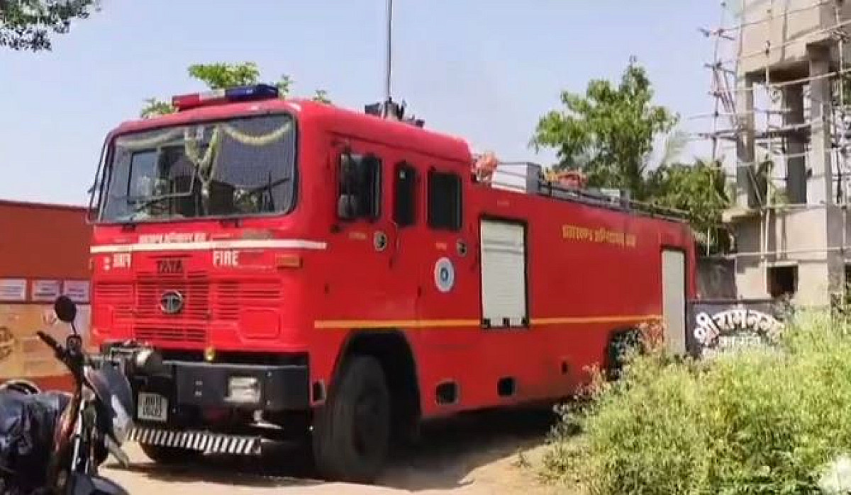 चोरों का आतंक, पहले जेवर और नगद पर किया हाथ साफ फिर घर में लगा दी आग   