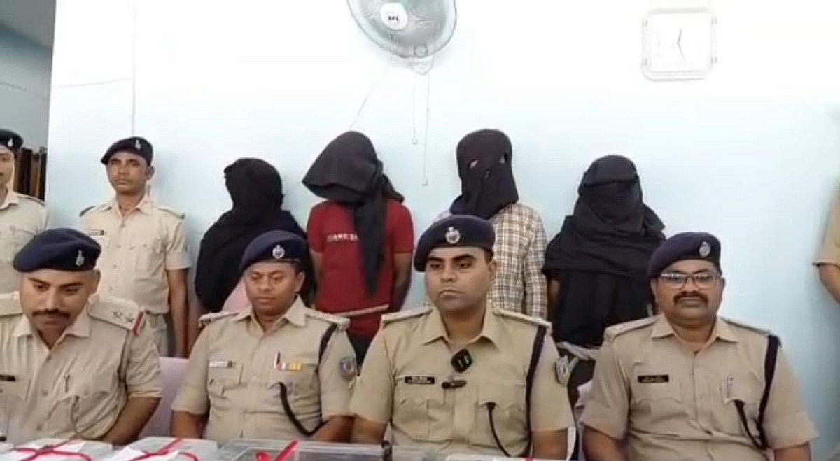 धनबाद पुलिस ने किया सनसनीखेज हत्या कांड का खुलासा, चार गिरफ्तार, गला रेतकर हुई थी युवक की हत्या 