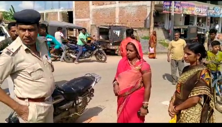 लुटेरों ने चतरा पुलिस को दी खुली चुनौती, दिनदहाडे़ महिला से दो लाख की लूट