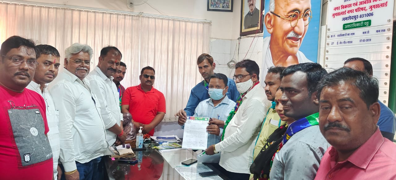 जुगसलाई नगरपालिका को आजसू की दो टूक, सड़क निर्माण नहीं हुआ तो होगी तालाबंदी