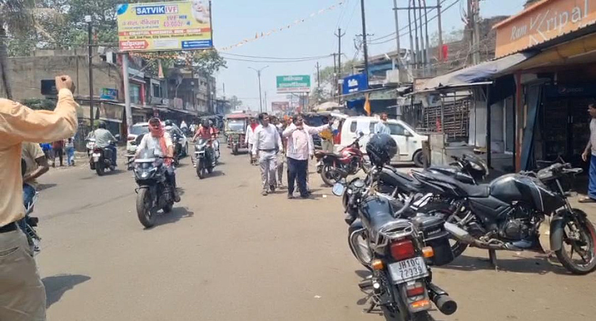 धनबाद:केंदुआ बंद से थमा कारोबार, 'साजिश' के आरोप के बीच धनबाद–बोकारो रोड खोलने की मांग तेज   