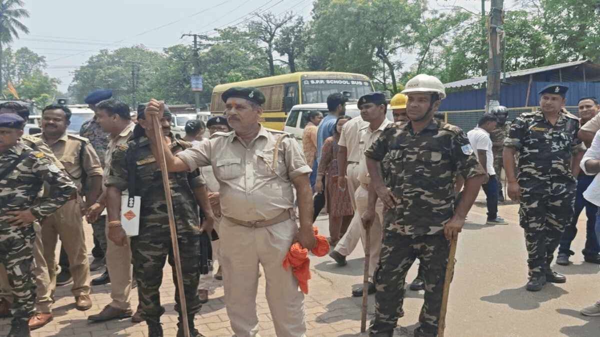 JET 2026 परीक्षा में बड़ा बवाल: 32 प्रश्नपत्र गायब होने से बोकारो सेंटर पर अभ्यर्थियों ने जमकर किया हंगामा, परीक्षा रद्द