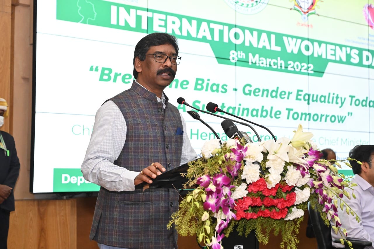 सीएम स्किल्स ट्रेंनिंग सेंटर का ऑनलाइन किया शुभारंभ, कहा - कई क्षेत्रों में महिलाओं को साथ लेकर चलने की जरूरत