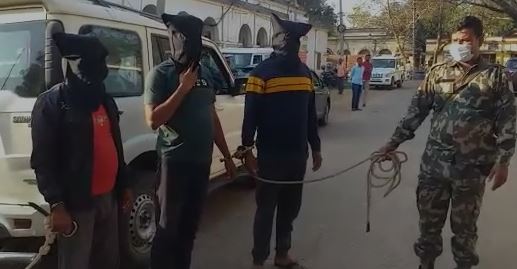 पेट्रोल लूटकांड के तीन आरोपी जमुई से गिरफ्तार, एक बाइक और 4 मोबाइल भी बरामद