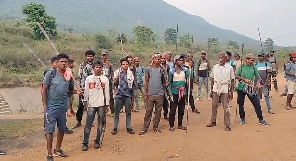 सरायकेला: दलमा में सेंदरा पर्व का उत्साह, जंगल में उमड़ा आदिवासी समाज